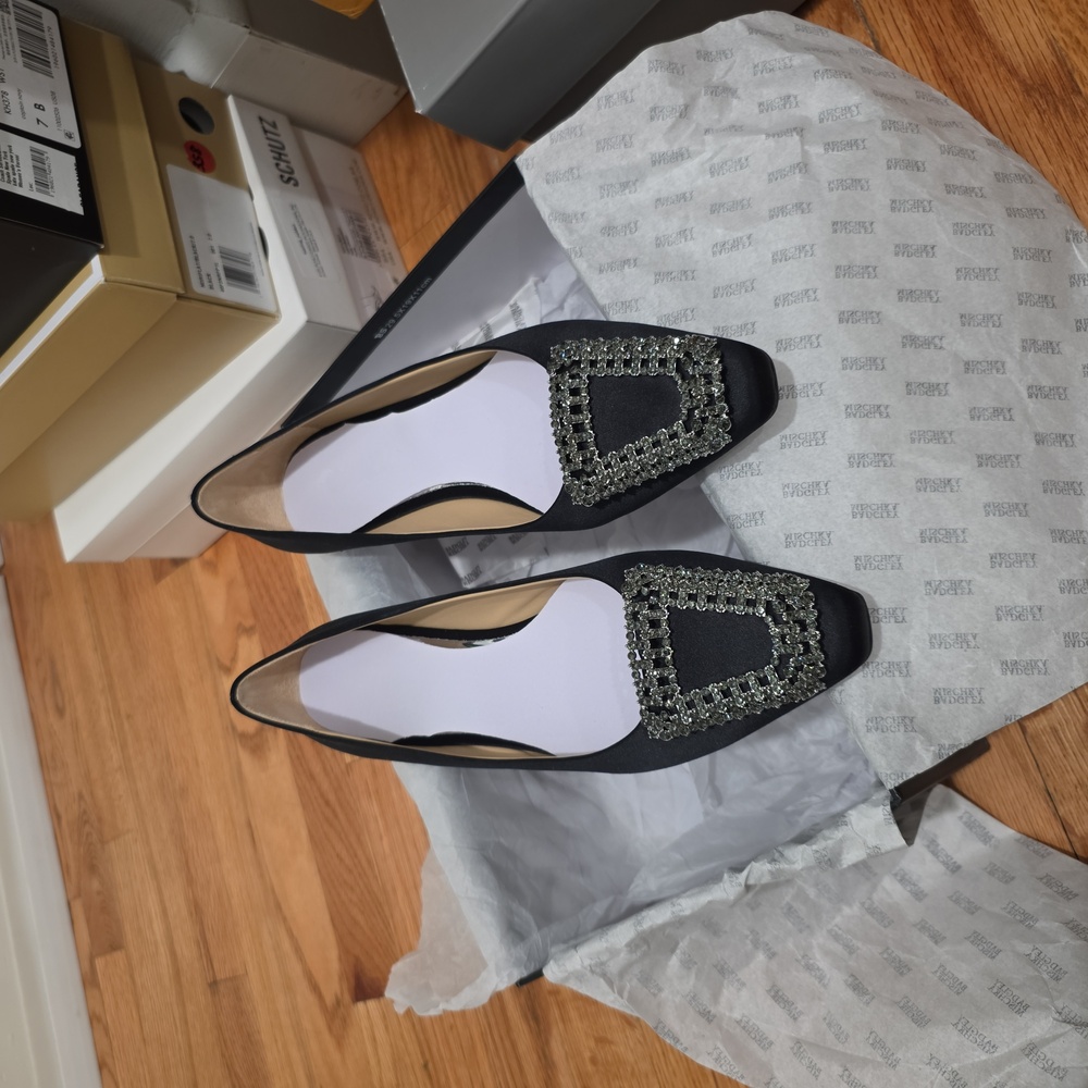 Badgleyy Mischka. Emerie Blksat Flat Shoe. Size 7